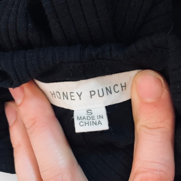 Honey Punch black ribbed halter deep V neck tassel French cut body suit size S‍﻿ - Picture 6 of 7